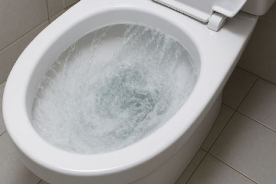 沖水力道差很大？馬桶5種沖水方式性能、噪音與水效完整比較